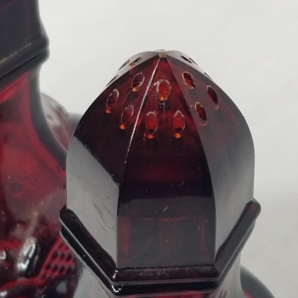 Vintage Avon 1876 Cape Cod Collection Ruby Red Glass Salt And Pepper Shaker Set - Picture 6 of 12